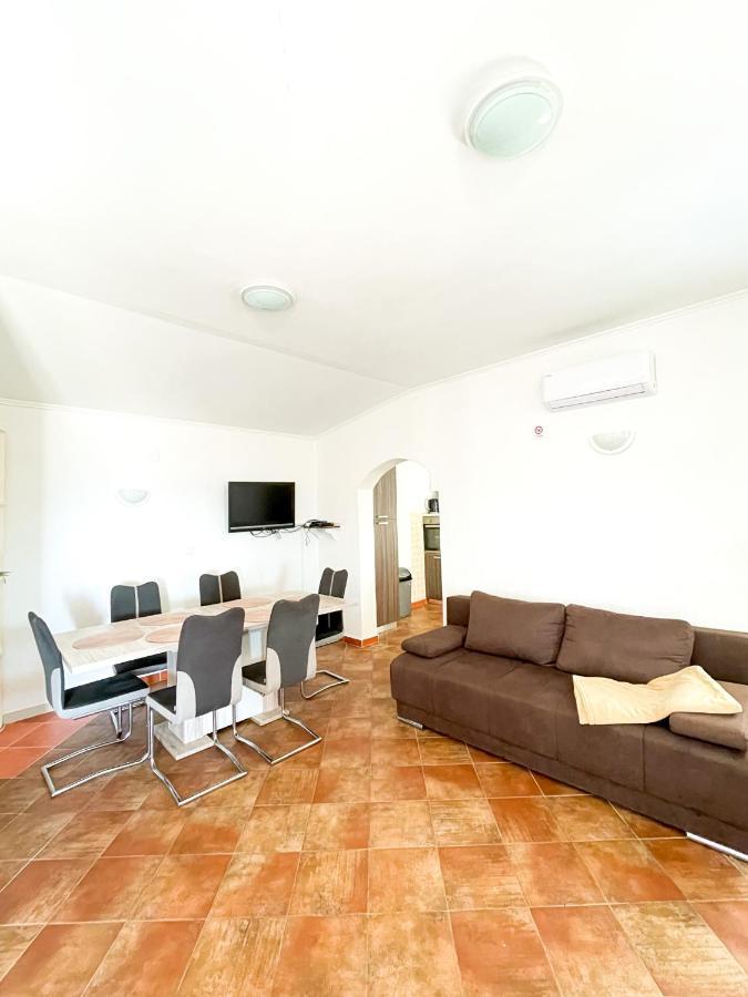 Beautiful Secluded Area Near Novalja Vacation House With Pool And Sea View Villa Lara Eksteriør billede