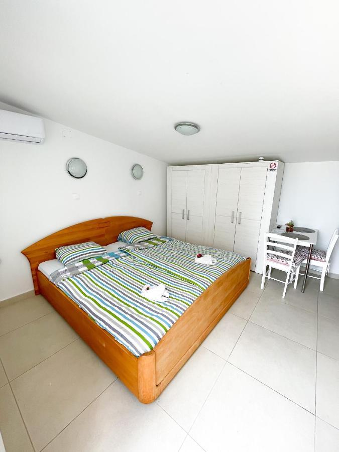 Beautiful Secluded Area Near Novalja Vacation House With Pool And Sea View Villa Lara Eksteriør billede